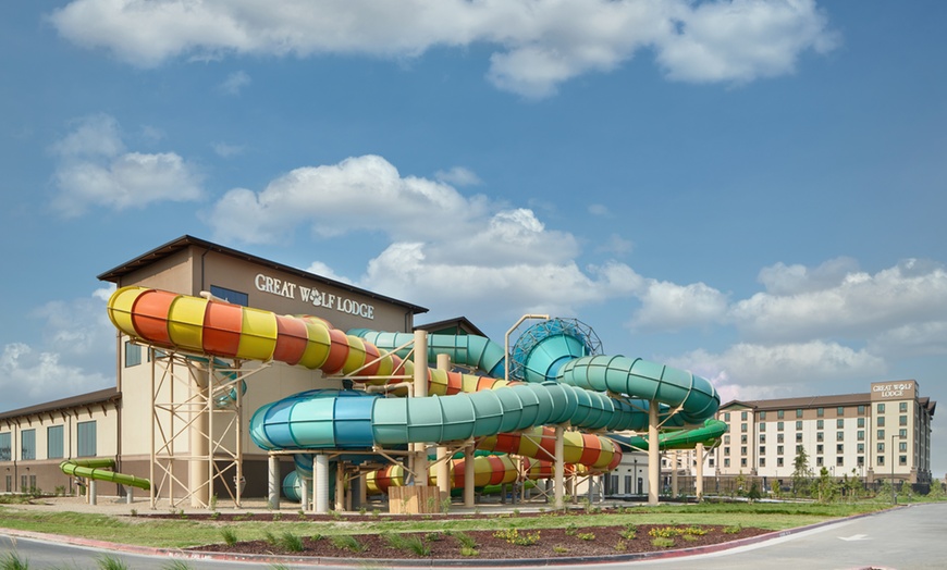 Image 2: Great Wolf Lodge Water Park Resort near San Francisco
